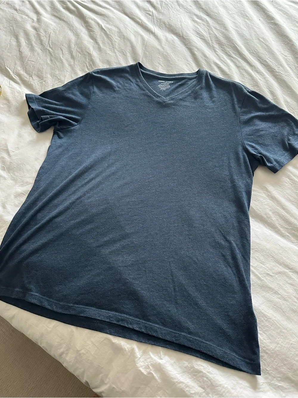 Banana Republic Men’s Heather Navy V-Neck Tee